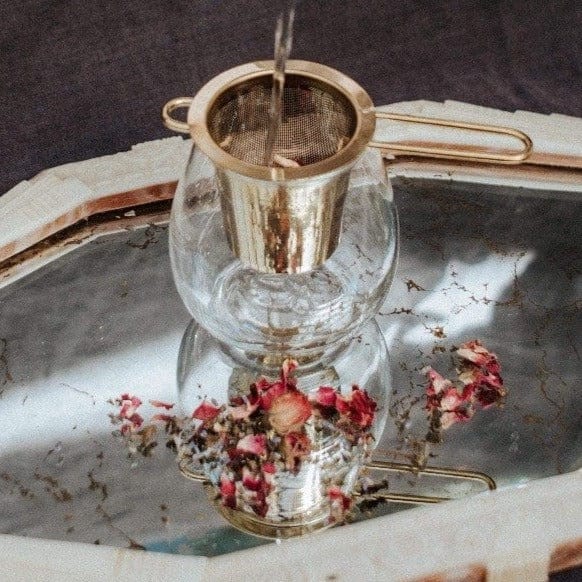 Midas Touch: Golden-Hued Tea Strainer - Image 4